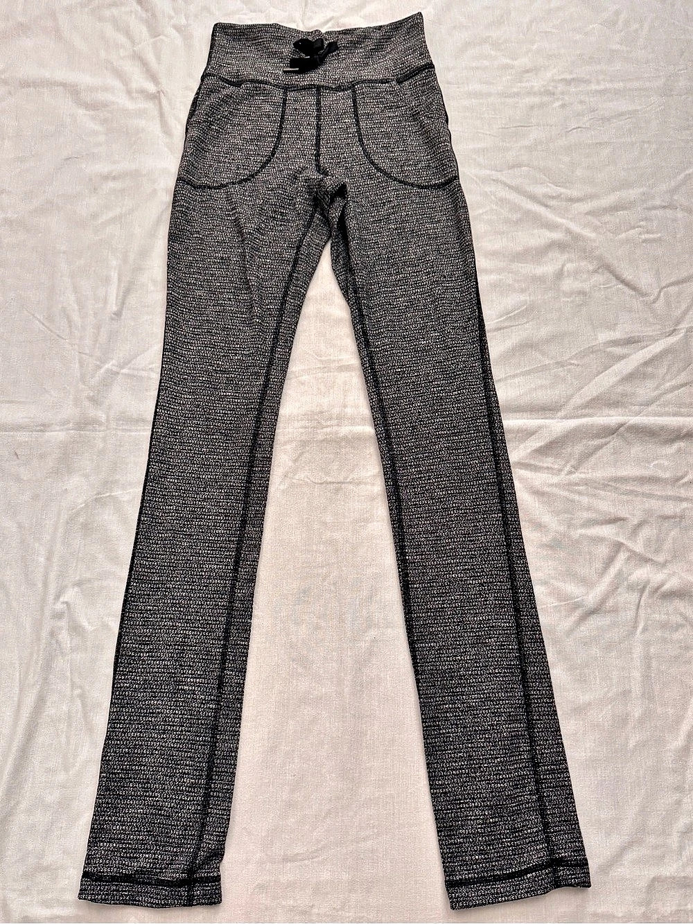 Lululemon Skinny Will *Full-On Luon (Regular) ) Black & White Size 6
